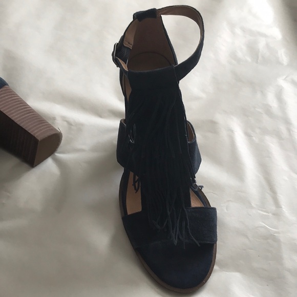 Sandles - Picture 2 of 4